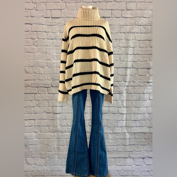 Handmade Turtleneck Pullover Sweater Cream Black Striped Oversized Cozy Casual - Picture 11 of 12